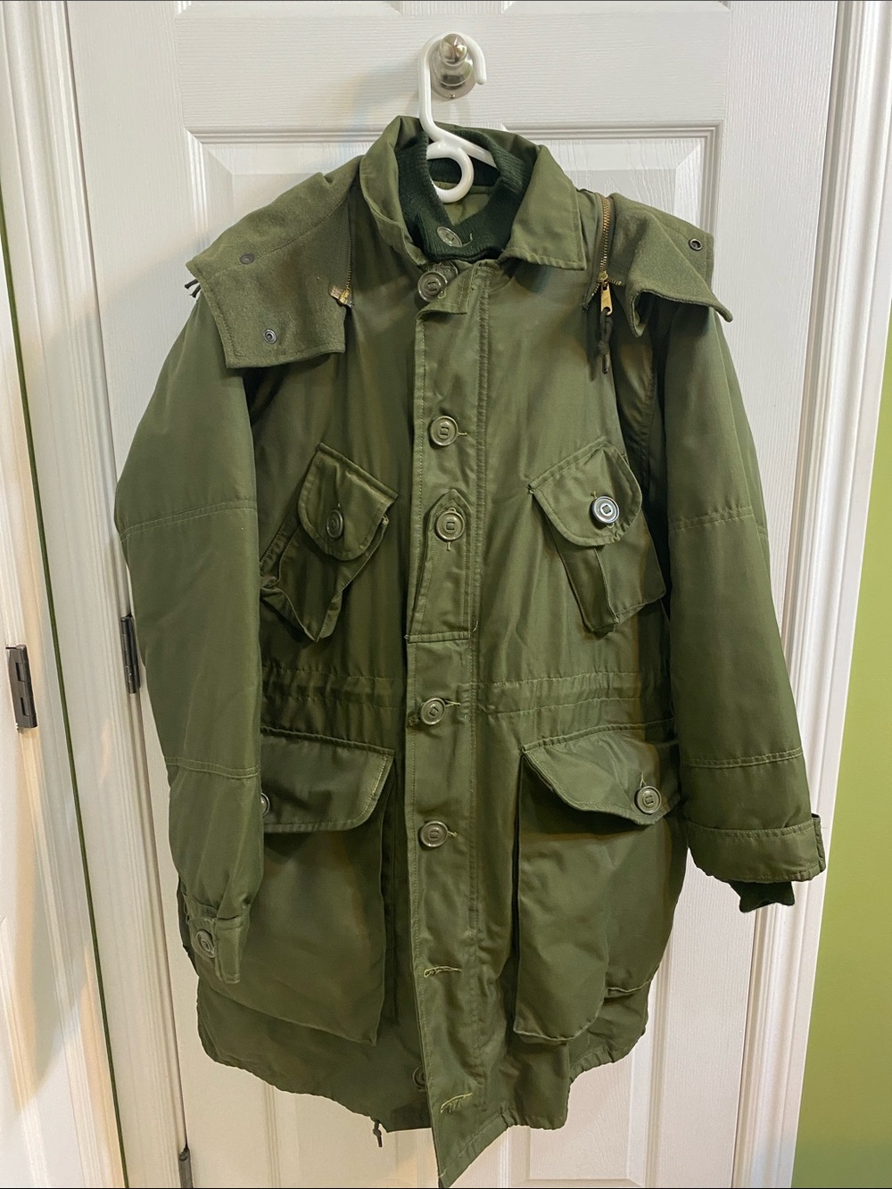 Vintage Canadian Military Issue Extreme Cold Weather (ECW) Parka 1982 Medium